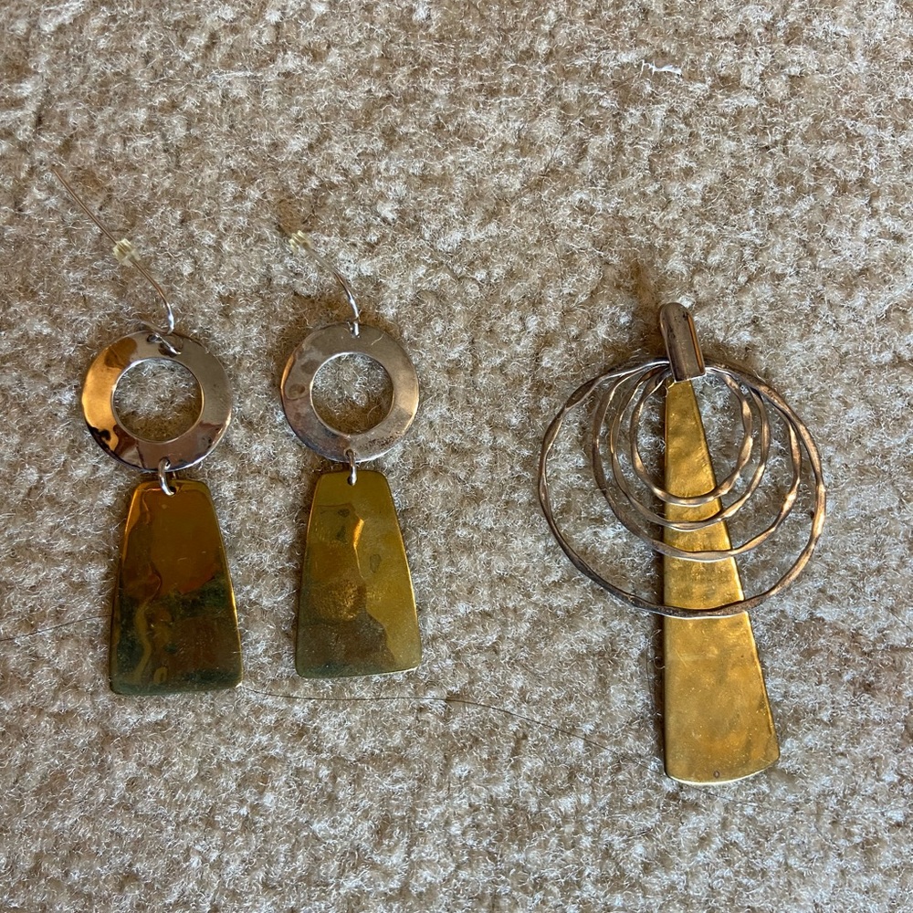 Earrings and necklace pendant